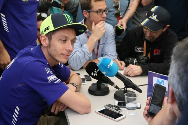 Rivalitas Rossi vs Marquez...