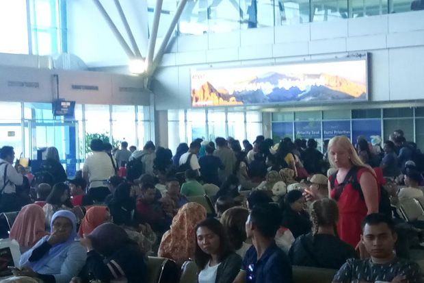 Delay Hampir 4 Jam,...