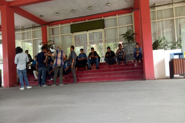 KPK Geledah Ruang Kerja...