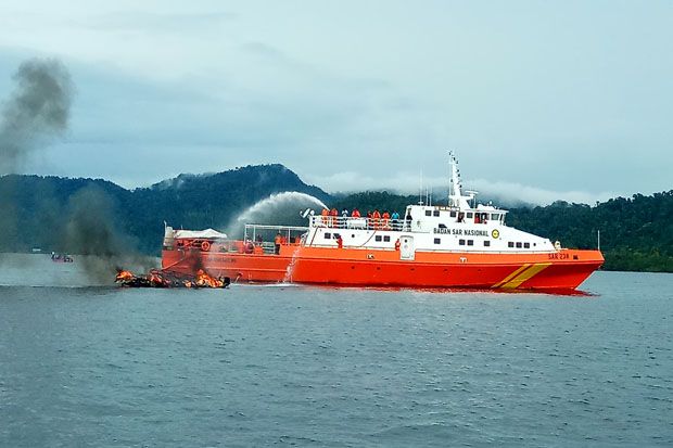 Speed Boat Milik Pol...