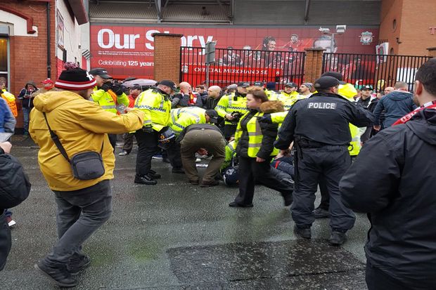 Pendukung Liverpool...