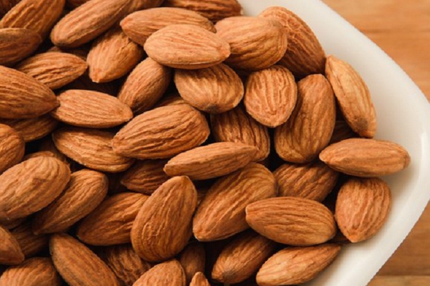 Tiap Hari Makan Almond...