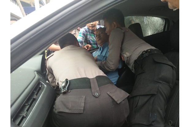 Diseruduk Kopaja P20,...