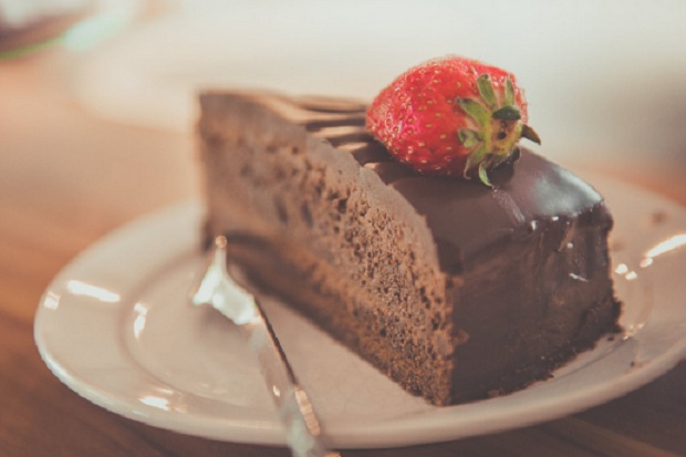 Studi: Makan Kue Cokelat...