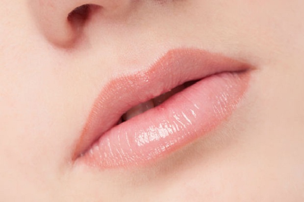 7 Cara Cerahkan Bibir...