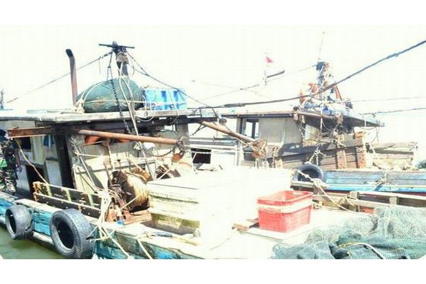 2 Kapal dan 13 Nelayan...