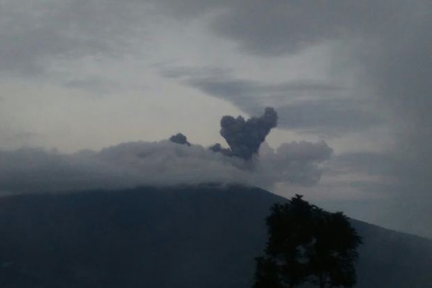 Gunung Marapi Meletus,...