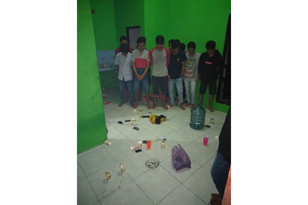 Belasan Remaja Putus...
