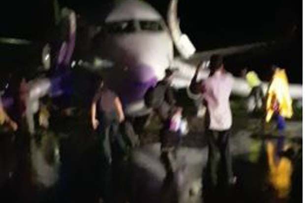 Pesawat Lion Air Tergelincir...