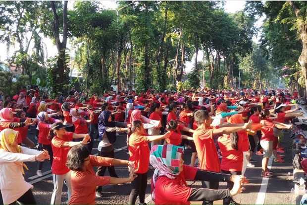 Ribuan Warga Surabaya...