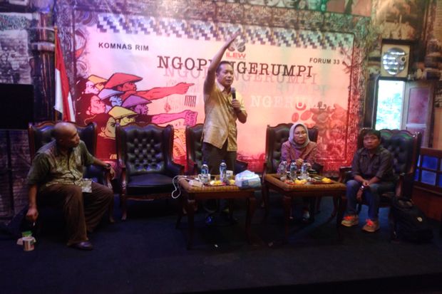 Aksi Buruh Suarakan...