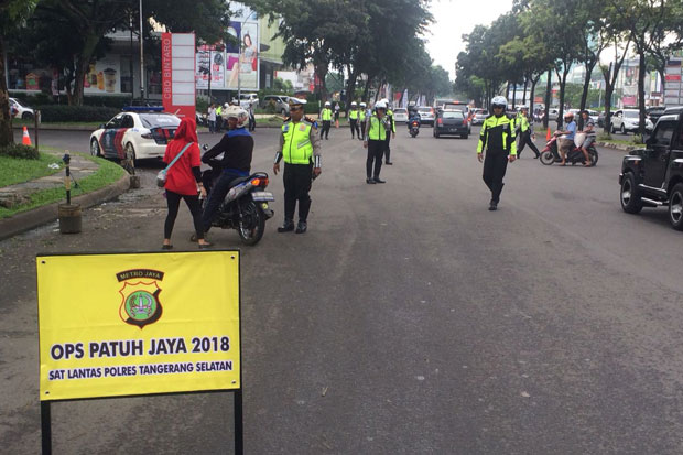 Patuh Jaya, Pemotor...