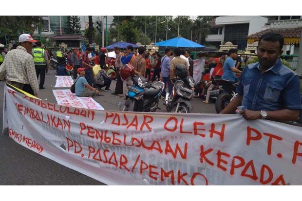 Tolak Pengelolaan ke...