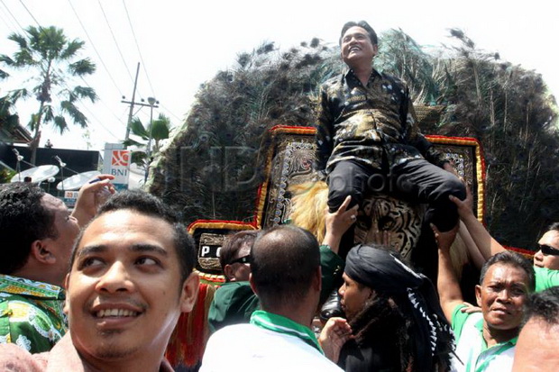 Di Depan Massa KSPI,...
