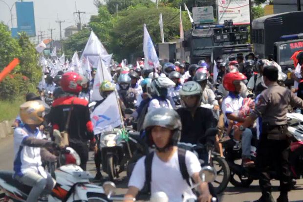 Ribuan Buruh Cirebon...