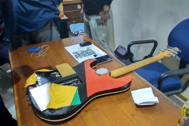 Polisi Buru Pengirim...
