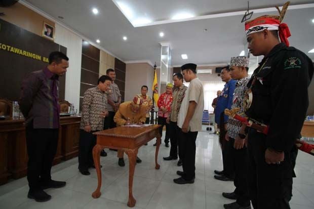 Puluhan Ormas Tandatangani...