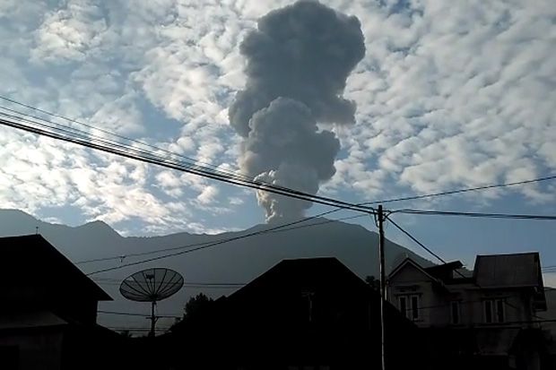 Gunung Marapi Erupsi...