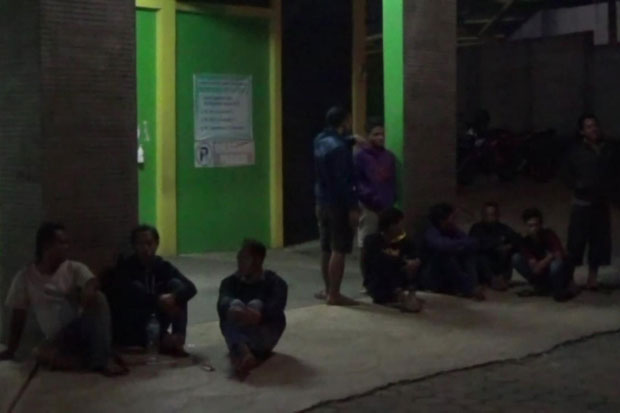 Rebutan Pemandu Lagu,...