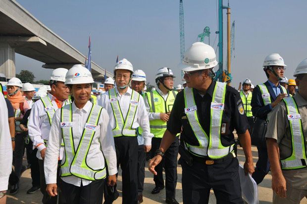 Menteri Rini dan Delegasi...