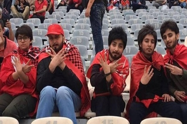 Demi Nonton Bola di...