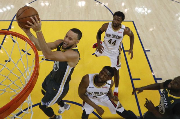 Curry Datang, Warriors...
