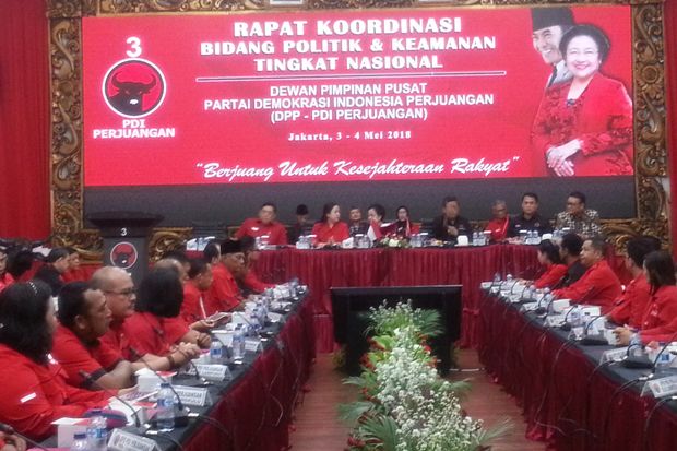 Unggul di Survei, Mega...