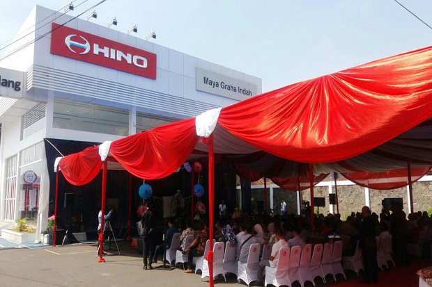 Hino Resmikan Showroom...