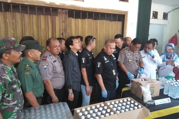 Polisi Gerebek Home...