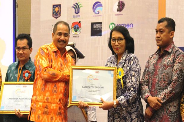 Sleman Raih Penghargaan...