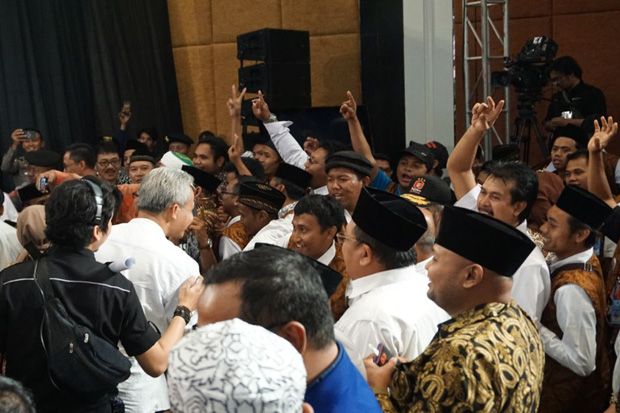 Saat Debat, Ganjar Sempat...