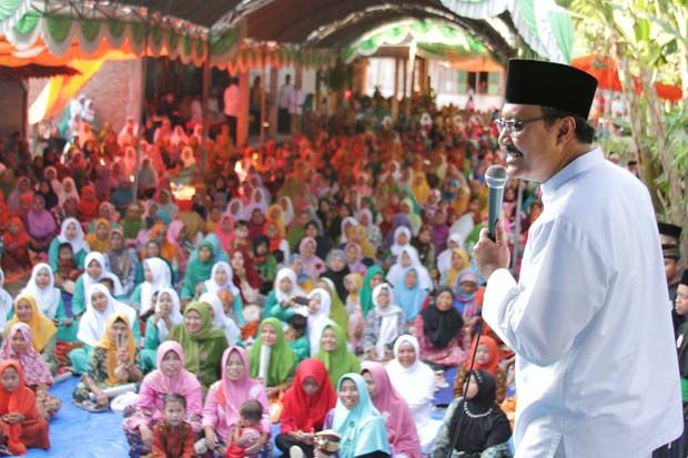 Gus Ipul Disambut Ribuan...