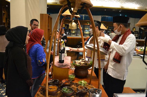 Pasar Malam Hotel Century...
