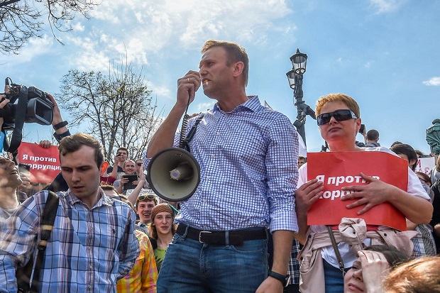 Putin Dilantik Senin,...