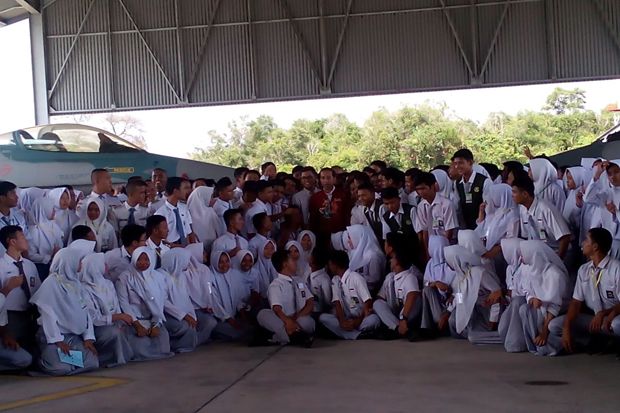 Bertemu Ratusan Siswa,...