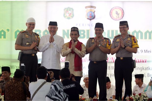 Ustaz Maulana Penceramah,...
