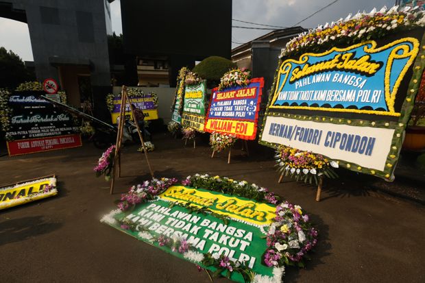 Karangan Bunga Ucapan...
