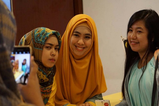 Oki Setiana Dewi dan...