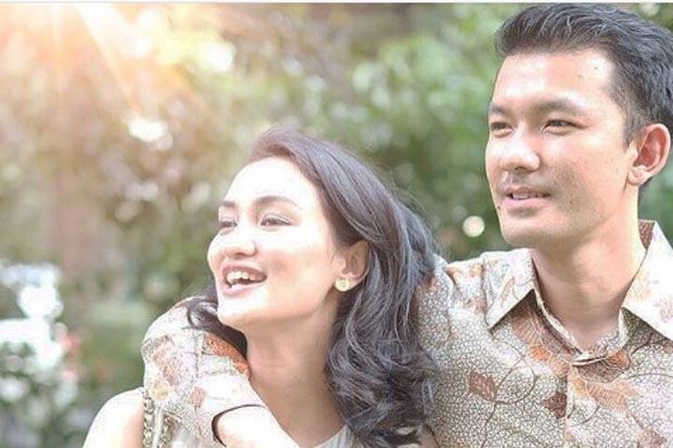 Awal Puasa, Atiqah Hasiholan...