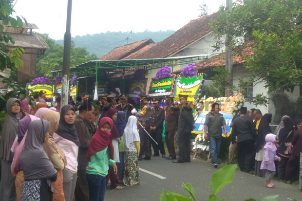 Karangan Bunga Kapolri...