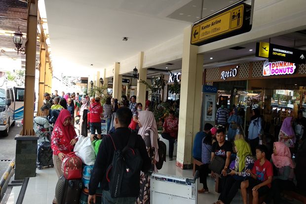 Jadwal Penerbangan Kacau,...