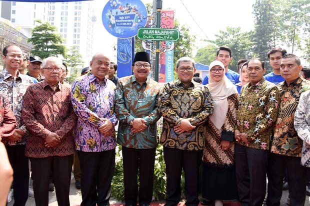 Jalan Majapahit dan...