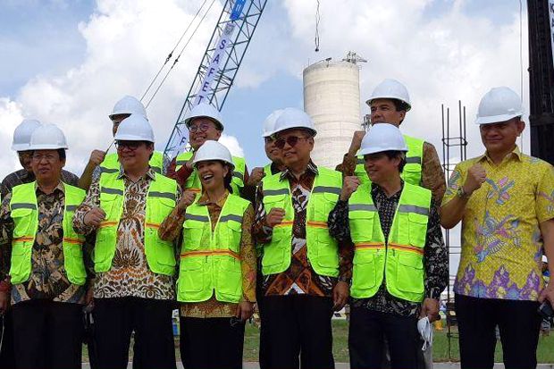 Menteri Rini Target...