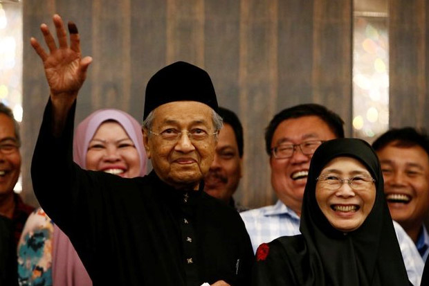 Mahathir Dilantik jadi...