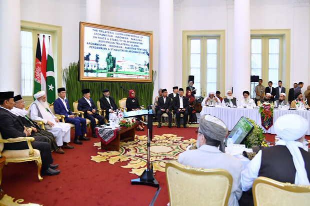 Meski Absen, Ulama Taliban...