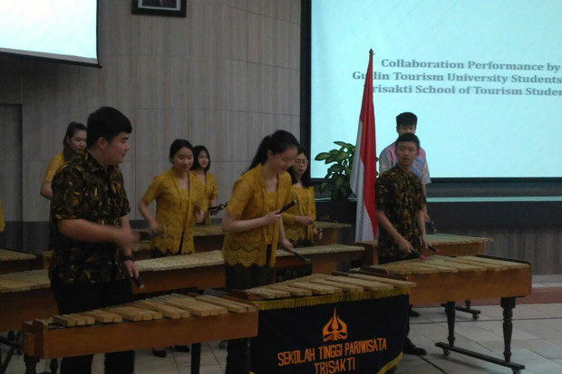 SDM Pariwisata Dituntut...