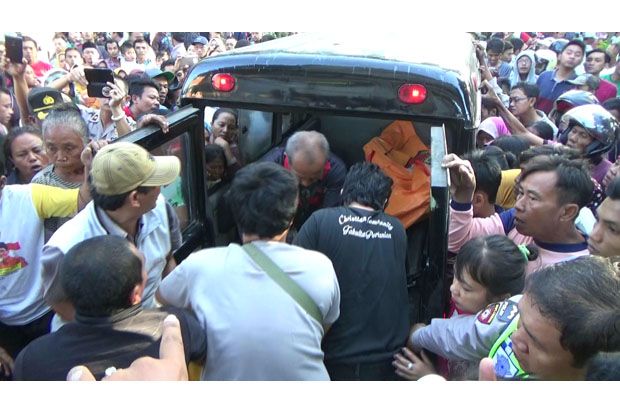 Toko Terbakar, Suami...