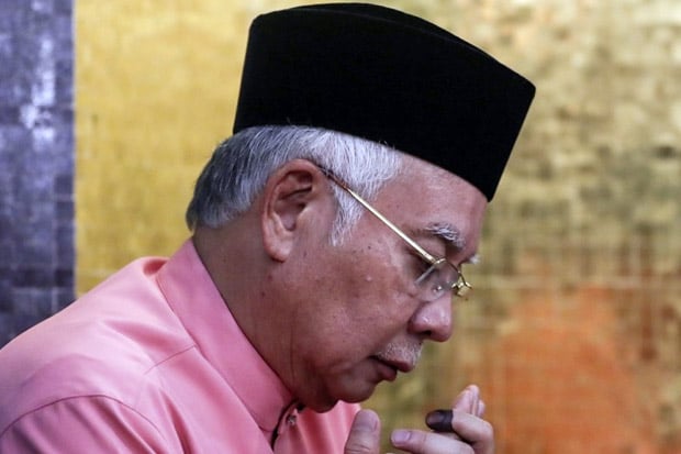 Polisi Malaysia Geledah...
