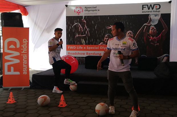 Bintang Persib Berbagi...