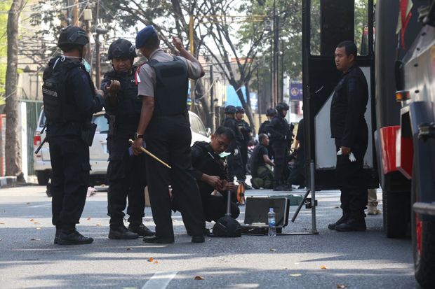 Jangan Sebar Foto atau...
